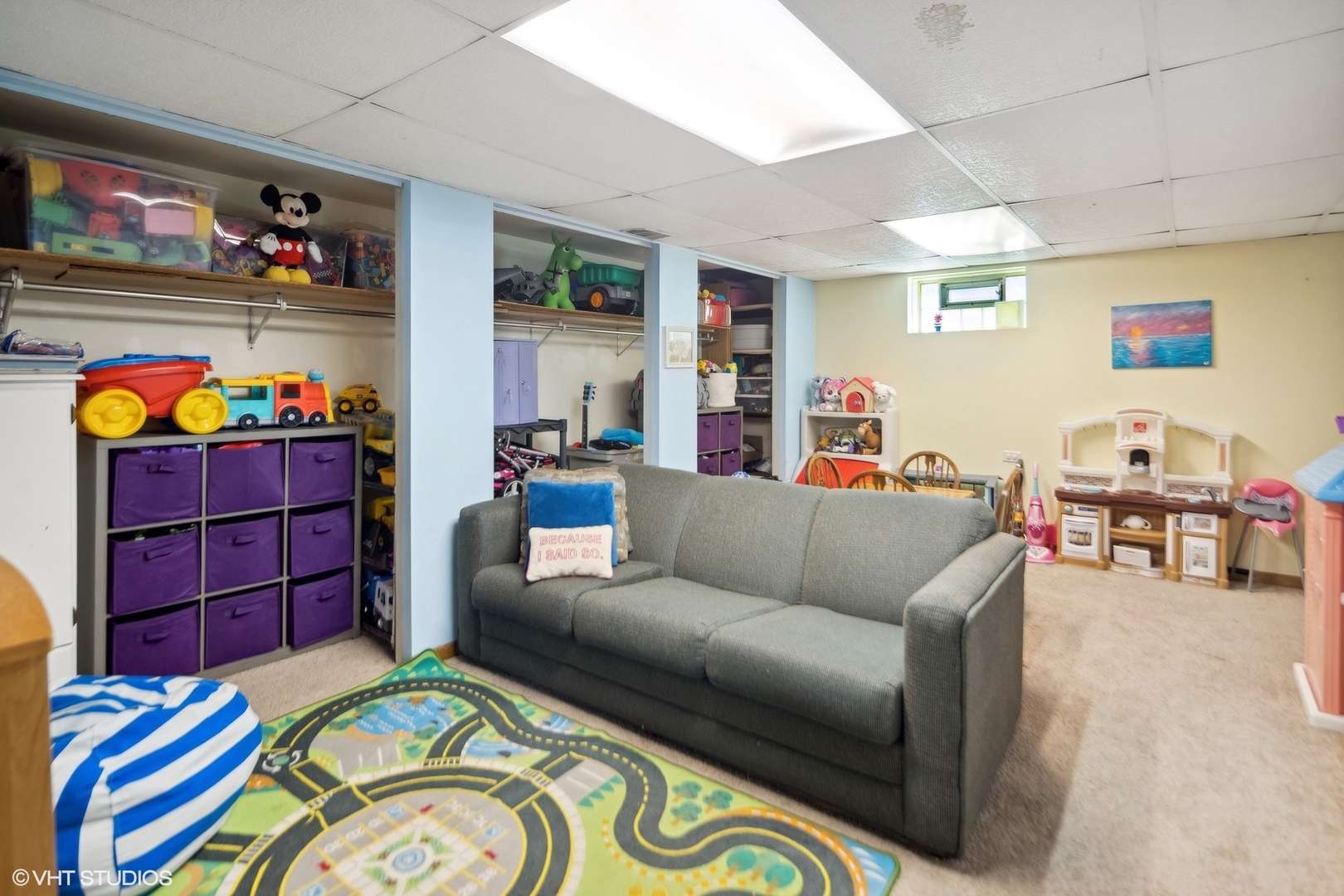 250 East Harrison Road Lombard, IL 60148 - Photo 21 of 32 a living room with furniture and a couch