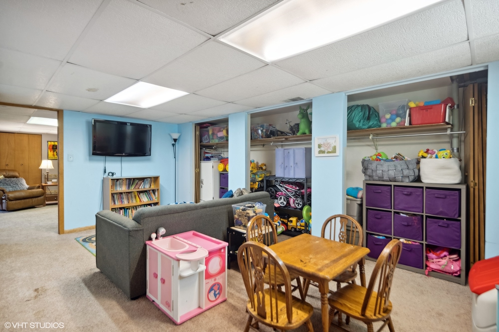 250 East Harrison Road Lombard, IL 60148 - Photo 22 of 32 a living room with furniture and a flat screen tv