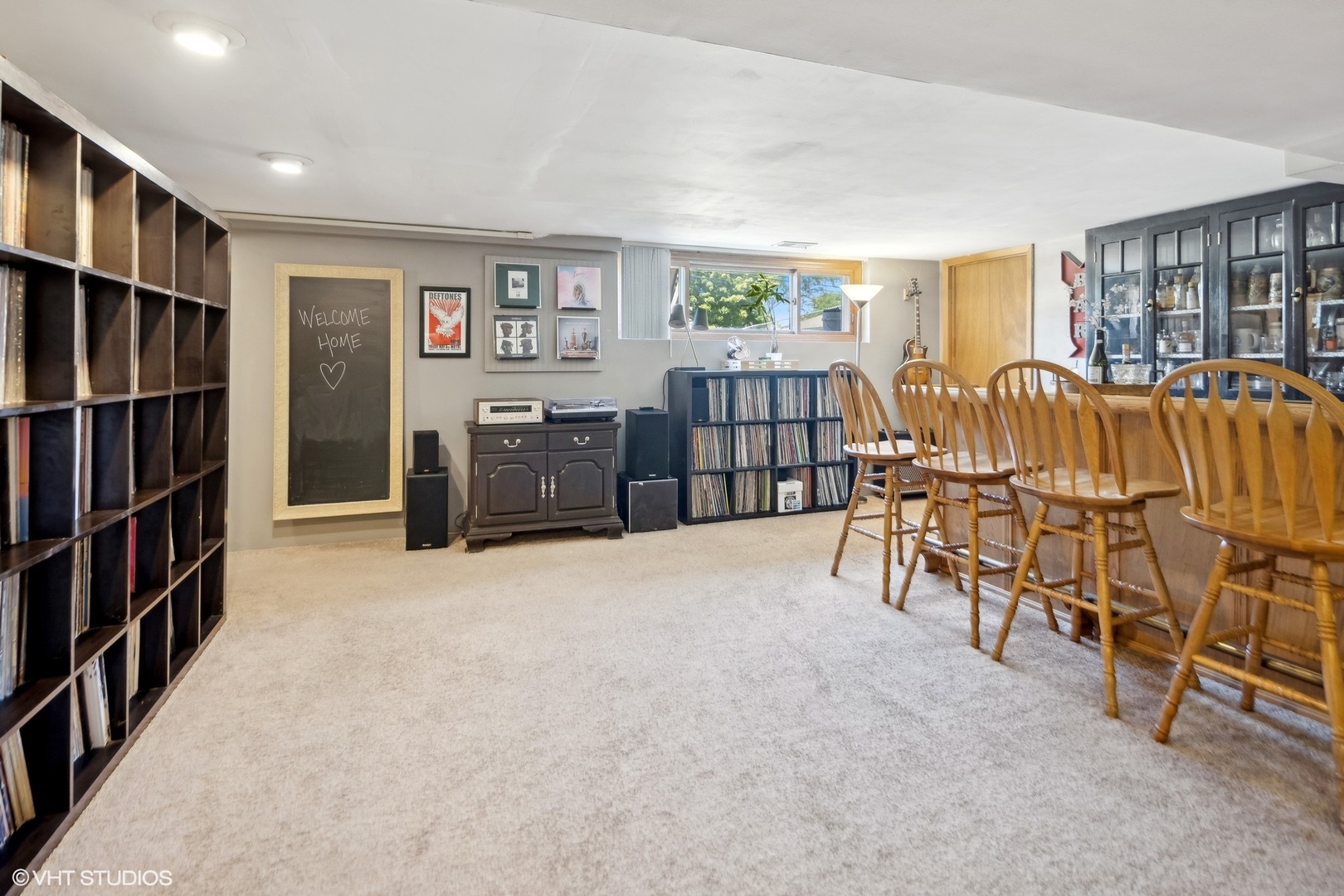 250 East Harrison Road Lombard, IL 60148 - Photo 25 of 32 a livingroom with furniture and window