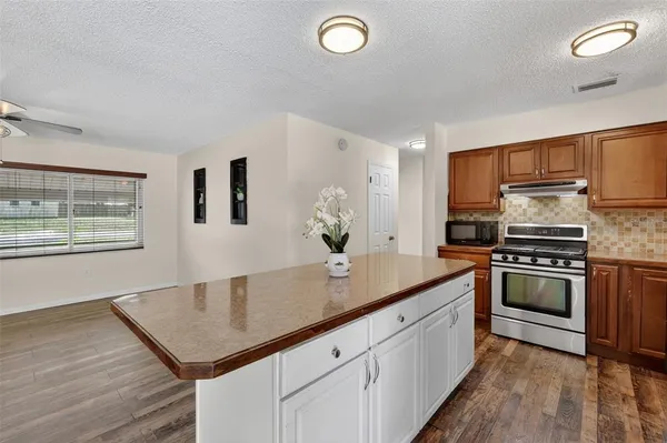 $244,850 | 405 Tropic Circle, Fruitland Park, FL 34731