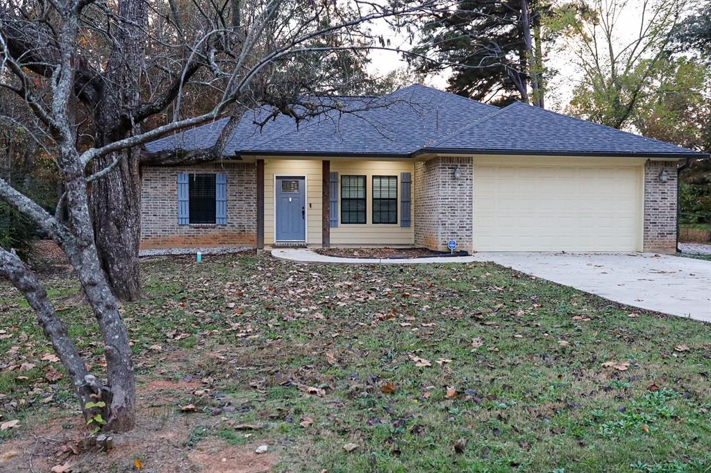 901 Lee Street Benton, LA 71006 - Photo 31 of 34 a front view of a house with a garden