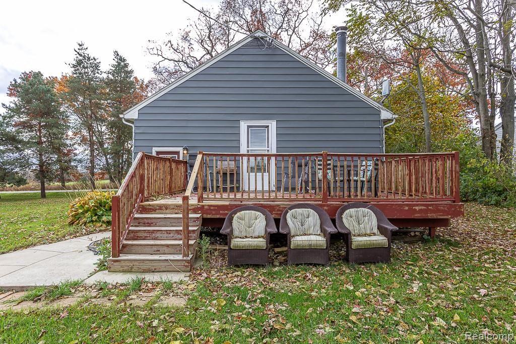10056 West Iosco Road Fowlerville, MI 48836 - Photo 8 of 29 10056 losco exteriors (6).jpg
