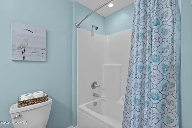 $1,350 | 360 Island Road, Unit 3, Harkers Island, NC 28531