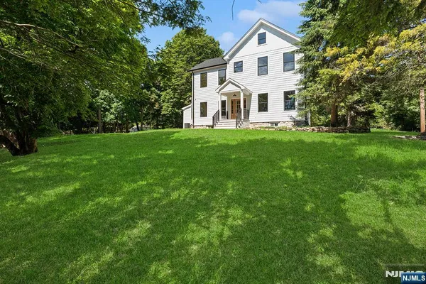 $1,699,990 | 175 Crescent Avenue, Allendale, NJ 07401