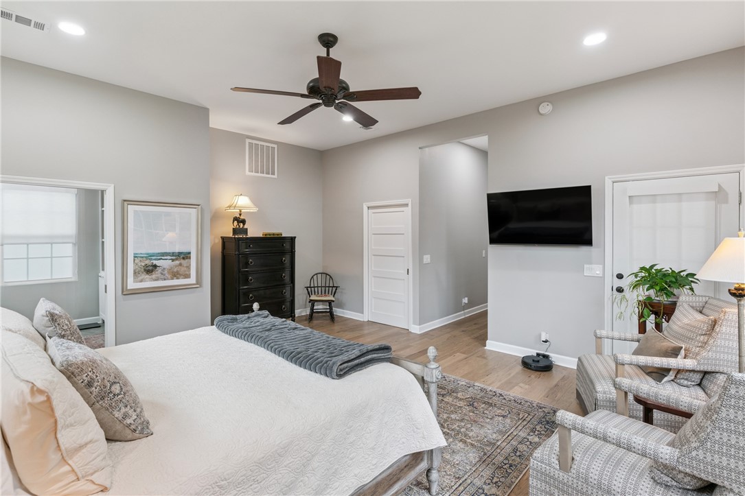 204 Anguilla Avenue St. Simons Island, GA 31522 - Photo 18 of 35 Primary Bedroom