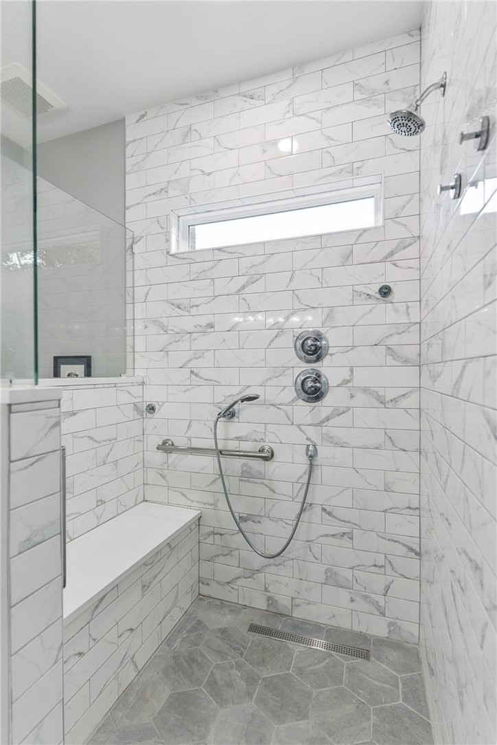 204 Anguilla Avenue St. Simons Island, GA 31522 - Photo 21 of 35 Full Stand up or roll in shower