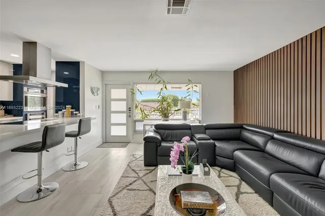 $450,000 | 2866 Northeast 30th Street, Unit 19, Fort Lauderdale, FL 33306