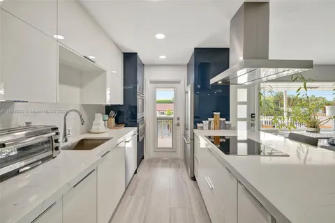$450,000 | 2866 Northeast 30th Street, Unit 19, Fort Lauderdale, FL 33306
