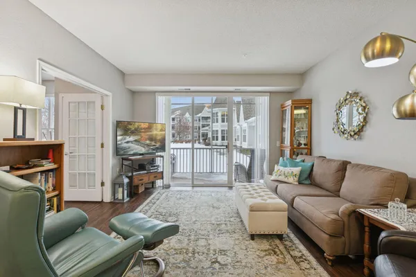 $250,000 | 100 Clydesdale Trail, Unit 101, Medina, MN 55340