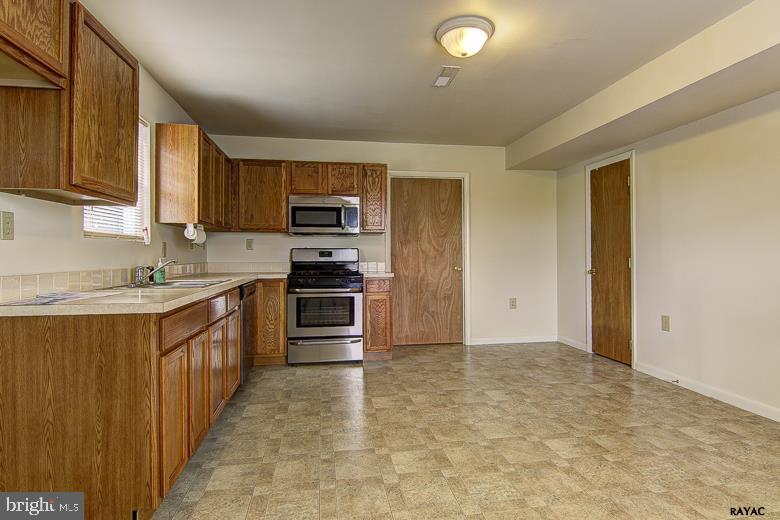 315 West Constitution Avenue Spring Grove, PA 17362 - Photo 10 of 29 Gallery Image 10