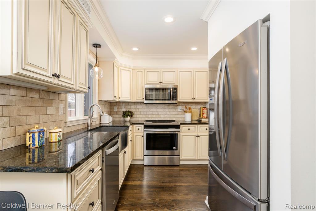 1792 Vernier Road Grosse Pointe Woods, MI 48236 - Photo 10 of 26