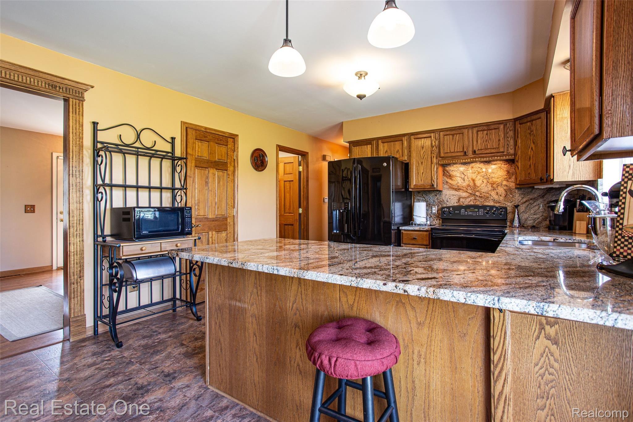 22695 Otter Road New Boston, MI 48164 - Photo 9 of 37 -10.jpg