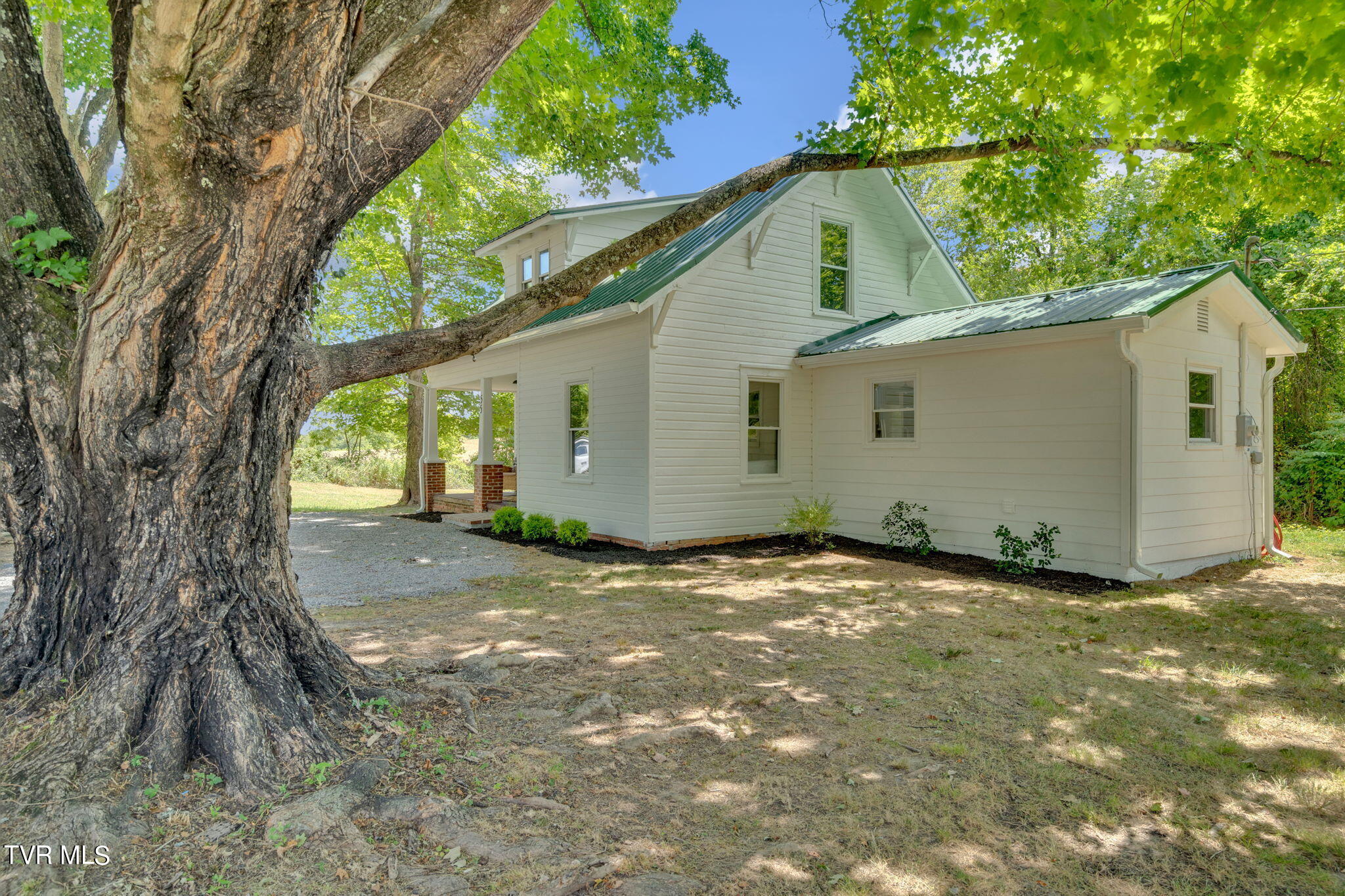 55 Rector Lane Limestone, TN 37681 - Photo 3 of 32 27-web-or-mls-JH-Mon 20240624-094
