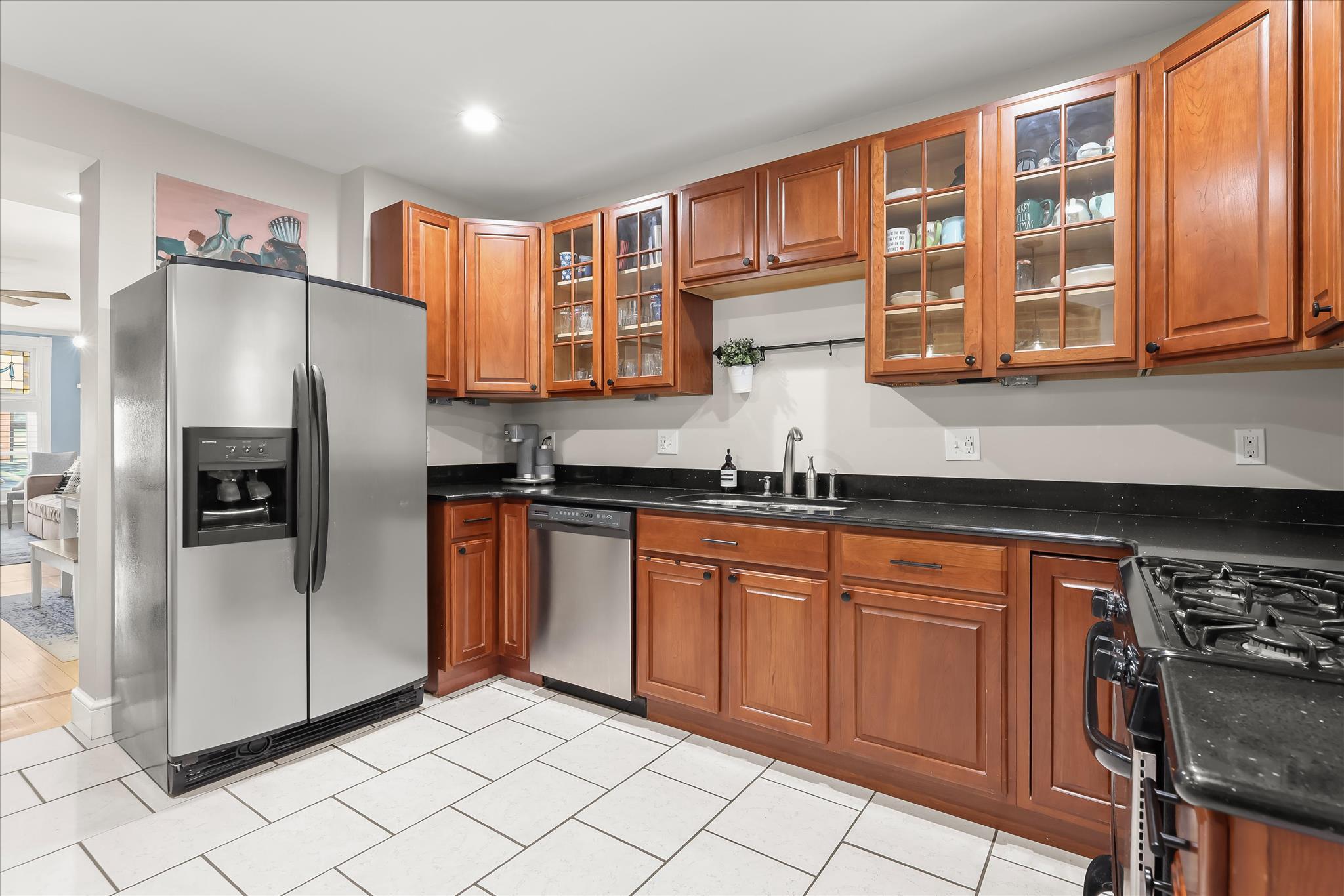 724 South Potomac Street Baltimore, MD 21224 - Photo 11 of 48 Kitchen with Granite Counters