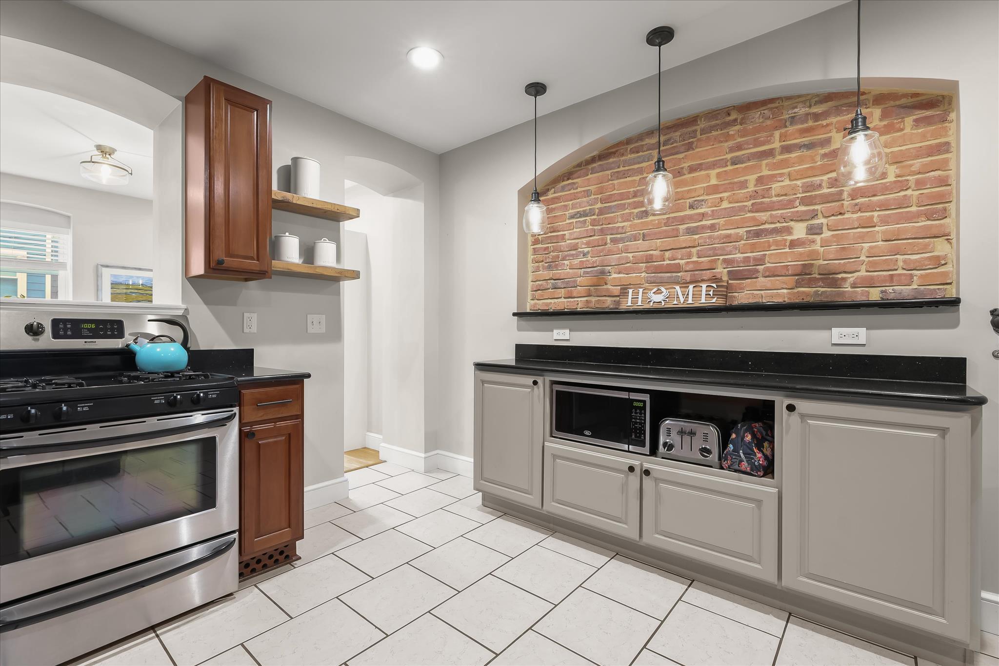 724 South Potomac Street Baltimore, MD 21224 - Photo 12 of 48 Kitchen with Extra Storage