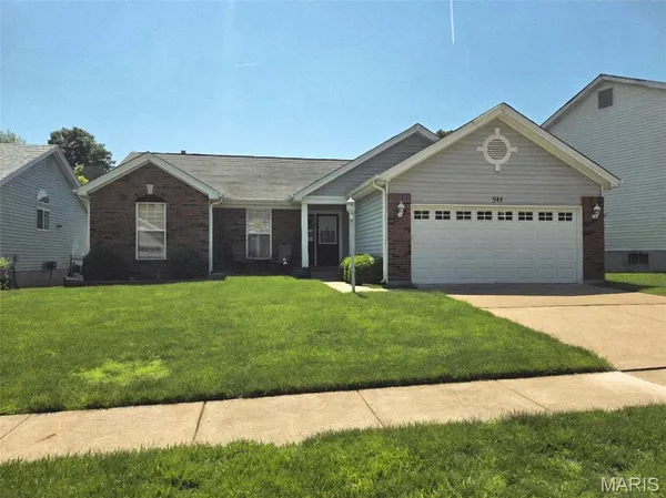 $275,000 | 944 Kylemore Drive, Ballwin, MO 63021