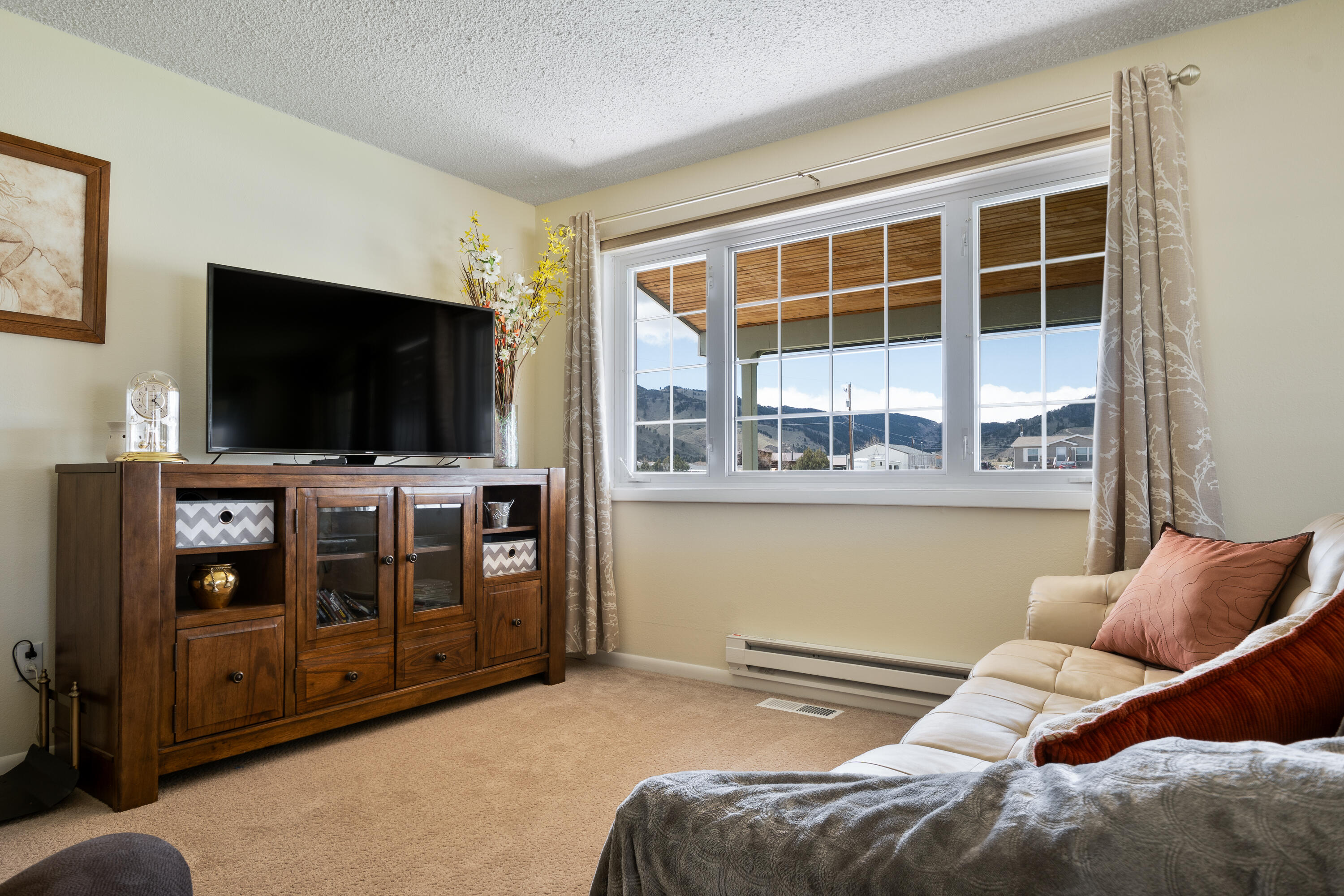 261 Hemlock Street Buffalo, WY 82834 - Photo 5 of 31 261 Hemlock (2 of 40)