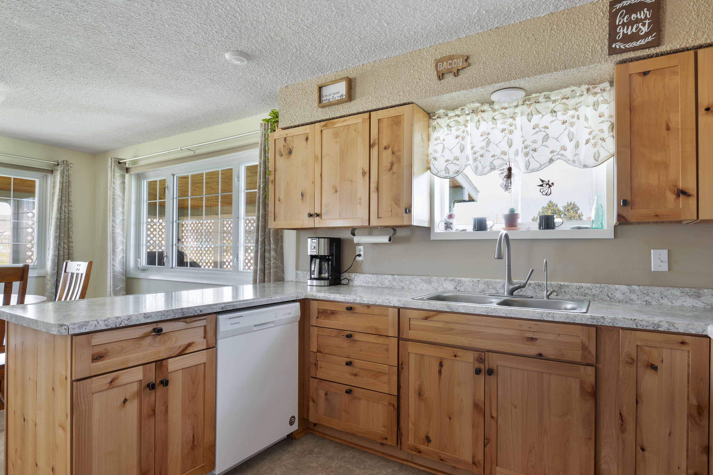 261 Hemlock Street Buffalo, WY 82834 - Photo 6 of 31 261 Hemlock (8 of 40)