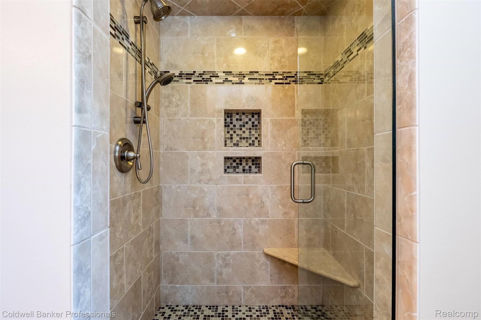 2745 Ripple Way White Lake, MI 48383 - Photo 28 of 58 FIRST FL MASTER SHOWER