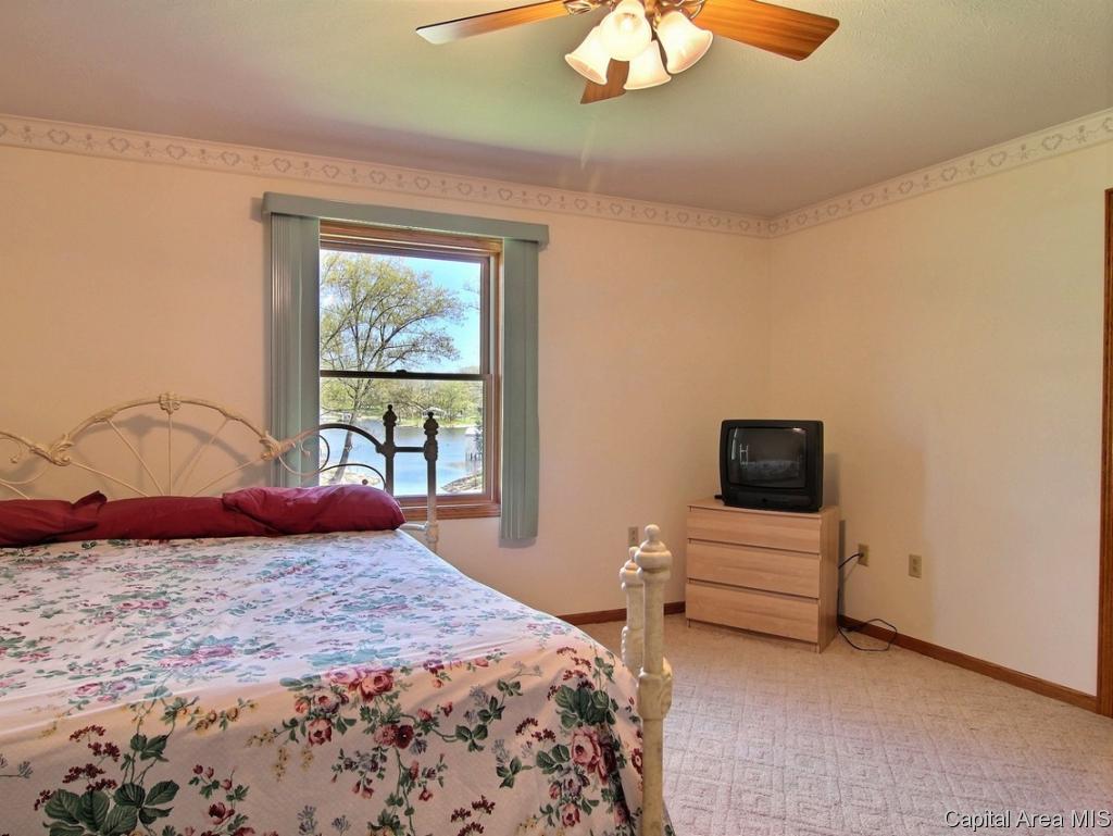 15741 North Lake Road Girard, IL 62640 - Photo 11 of 20 Gallery Image 11