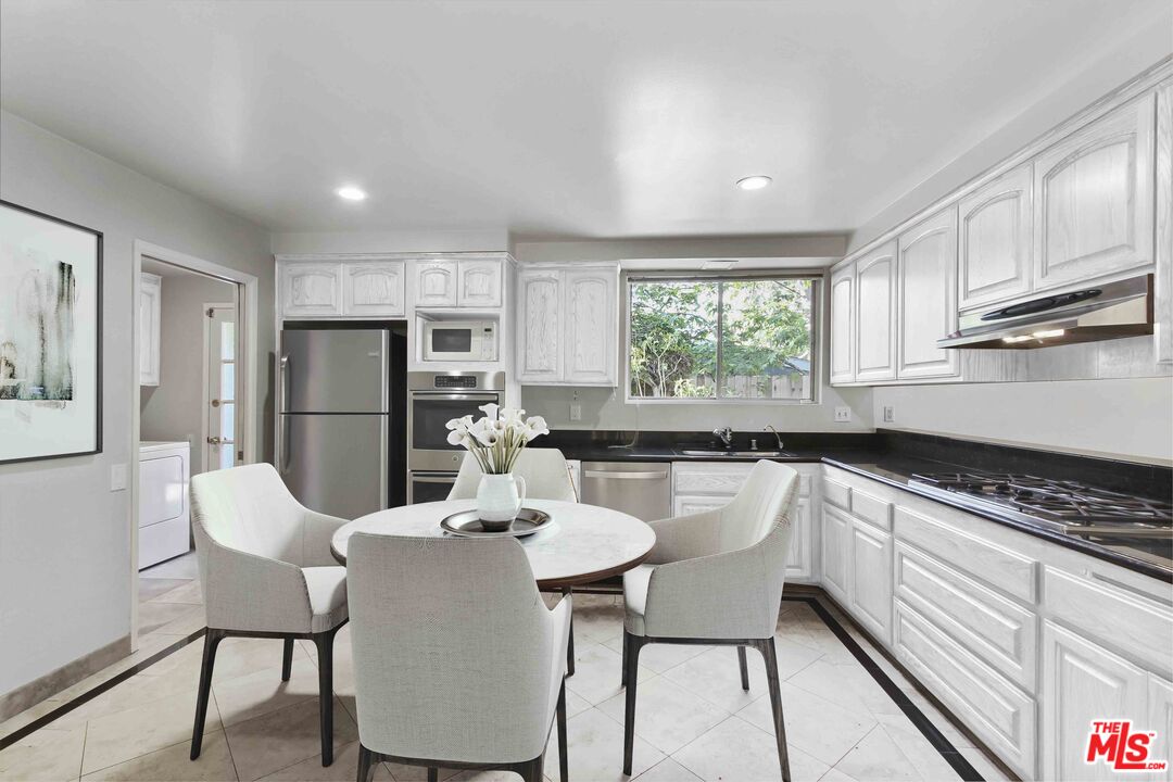 6205 Frondosa Drive Malibu, CA 90265 - Photo 4 of 14