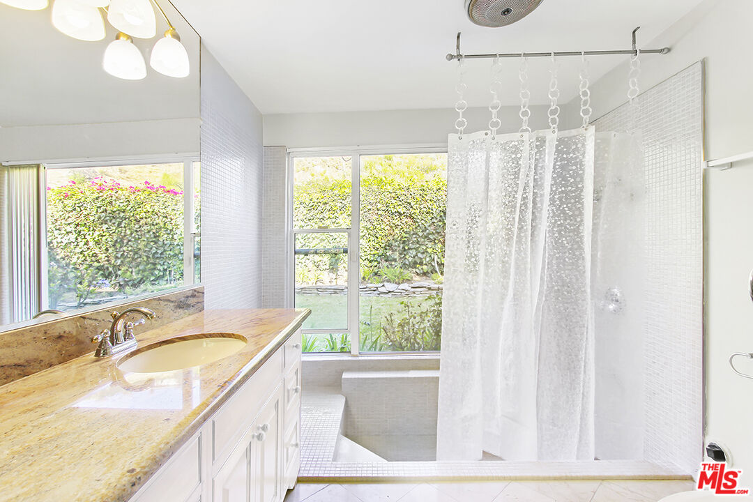 6205 Frondosa Drive Malibu, CA 90265 - Photo 6 of 14