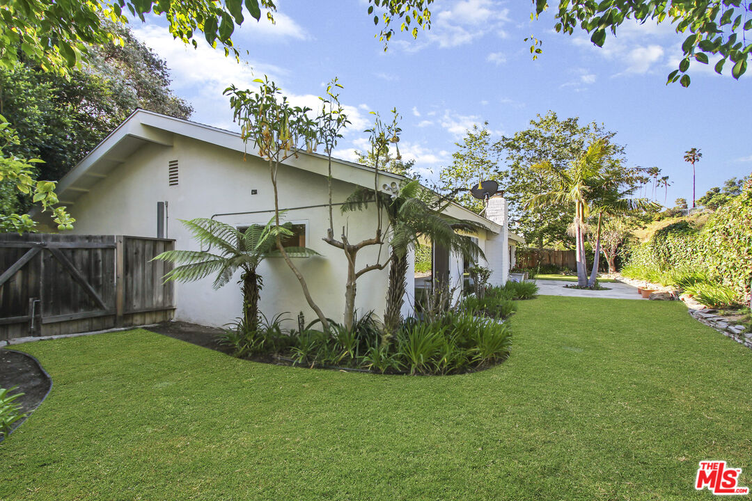 6205 Frondosa Drive Malibu, CA 90265 - Photo 7 of 14
