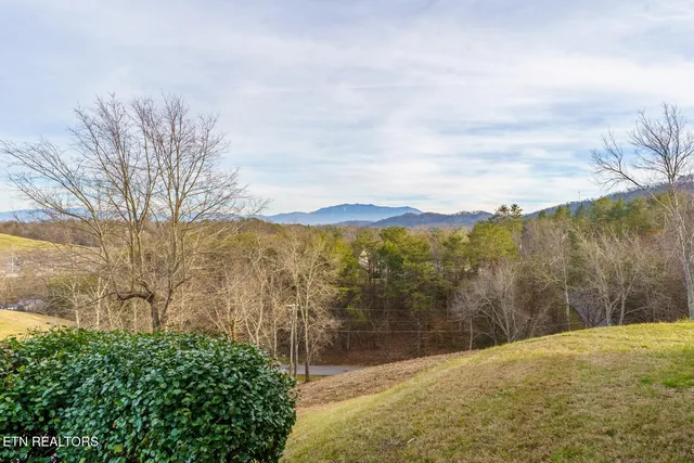 $349,900 | 526 Briarcliff Way, Unit 106, Pigeon Forge, TN 37863