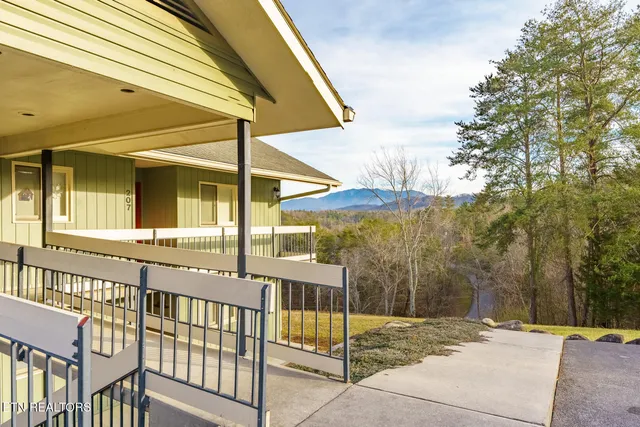 $349,900 | 526 Briarcliff Way, Unit 106, Pigeon Forge, TN 37863
