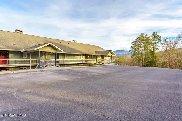 $349,900 | 526 Briarcliff Way, Unit 106, Pigeon Forge, TN 37863