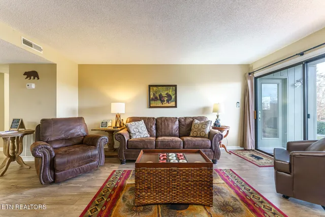 $349,900 | 526 Briarcliff Way, Unit 106, Pigeon Forge, TN 37863