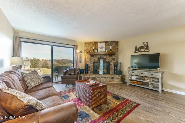 $349,900 | 526 Briarcliff Way, Unit 106, Pigeon Forge, TN 37863