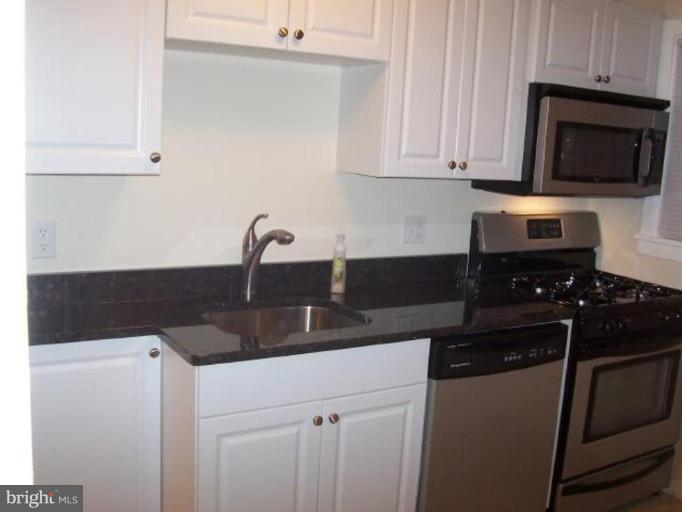 4509 Pen Lucy Road Baltimore, MD 21229 - Photo 2 of 16 Kitchen