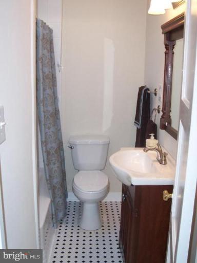 4509 Pen Lucy Road Baltimore, MD 21229 - Photo 14 of 16 Bath #1