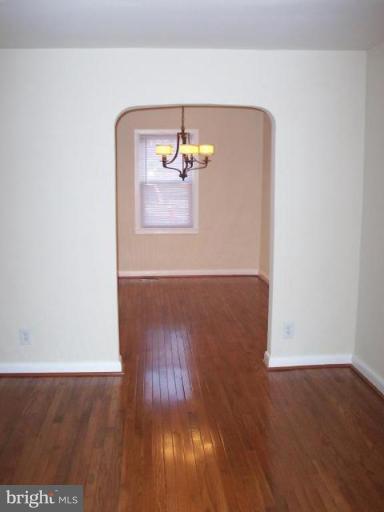 4509 Pen Lucy Road Baltimore, MD 21229 - Photo 5 of 16 Living Room