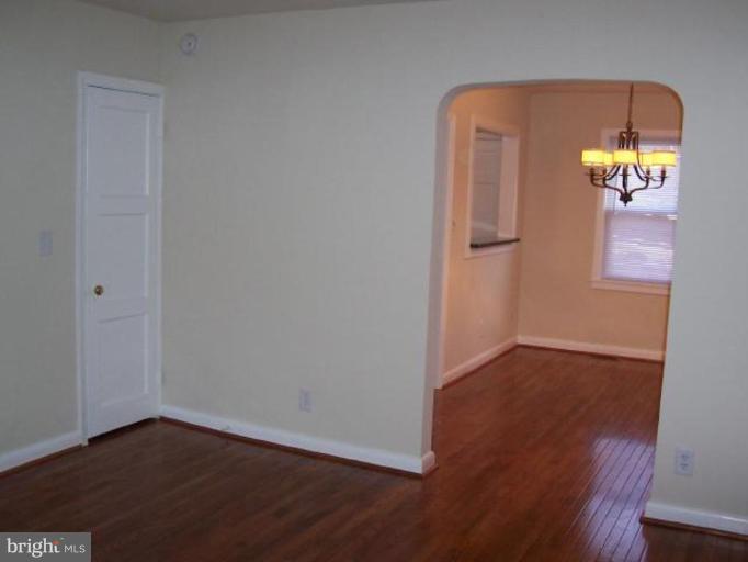 4509 Pen Lucy Road Baltimore, MD 21229 - Photo 6 of 16 Living Room/Dining Room