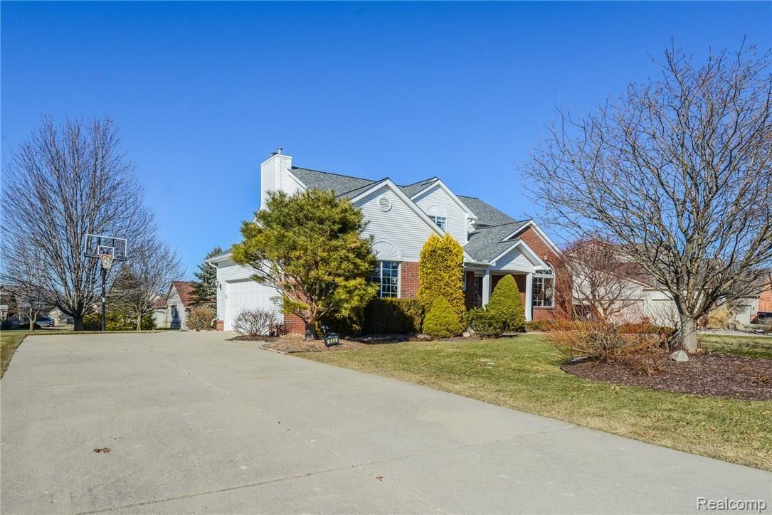 930 Ridgeview Circle Lake Orion, MI 48362 - Photo 3 of 36 CNG_2203.jpg