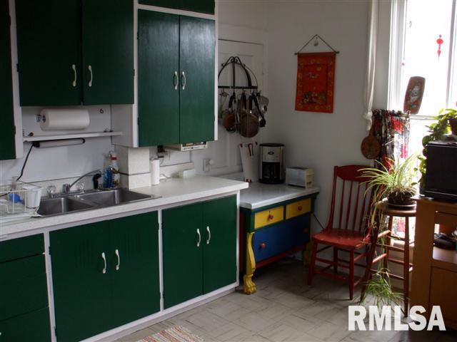 2318 Garfield Street Clinton, IA 52732 - Photo 9 of 24