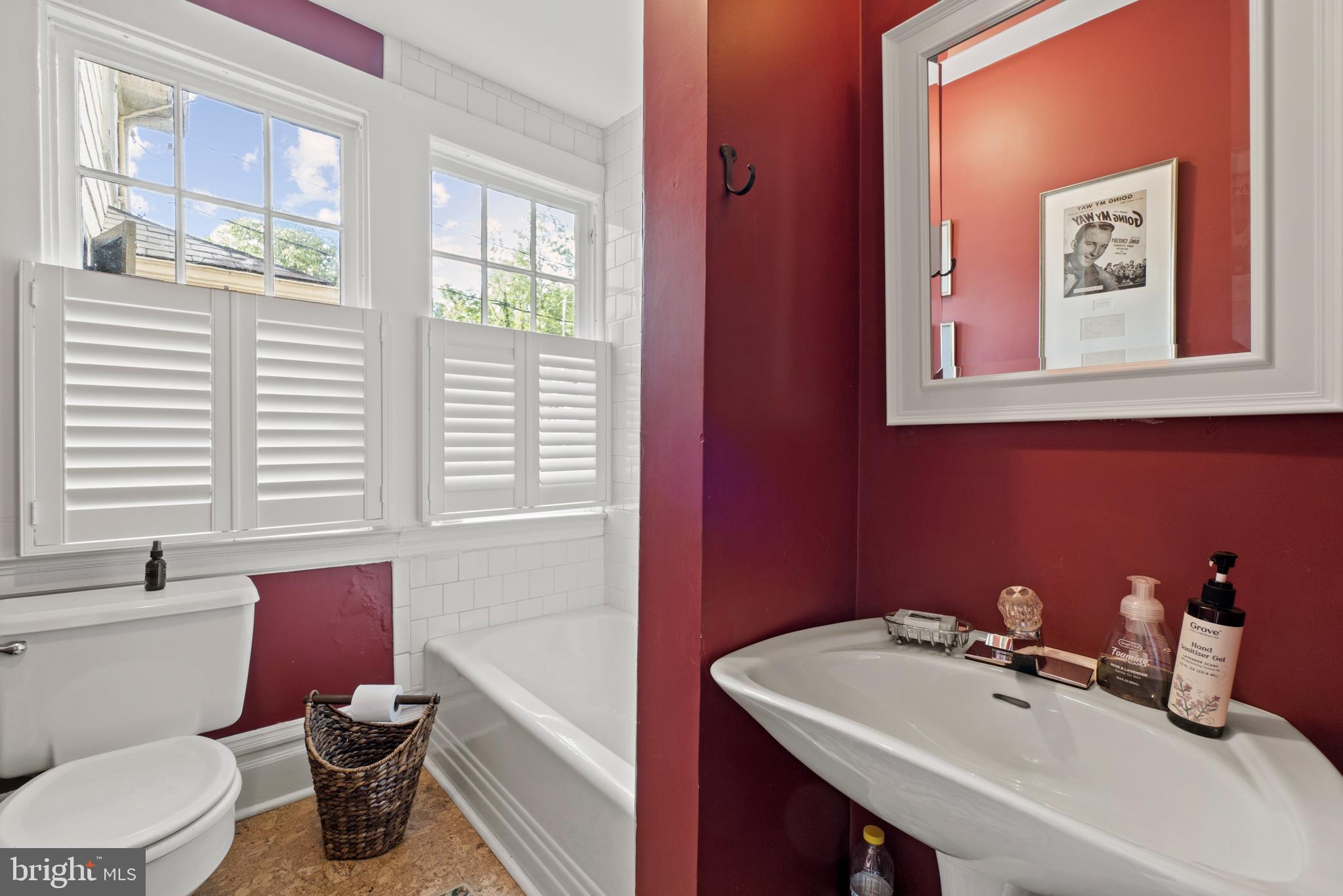 5015 Falls Rd Terrace Baltimore, MD 21210 - Photo 29 of 71 Full bath on main level, off of the family room