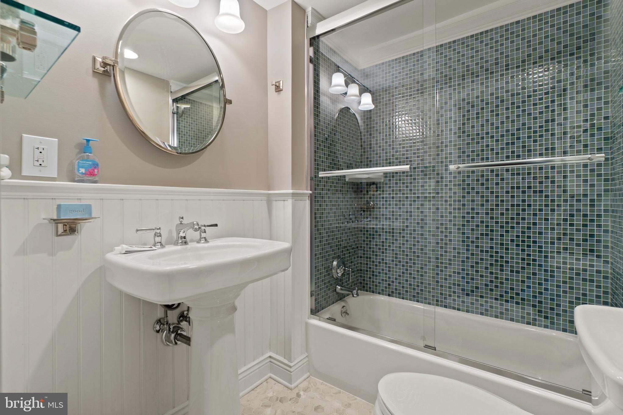 5015 Falls Rd Terrace Baltimore, MD 21210 - Photo 40 of 71 Hallway full bath on 2nd level with wainscotting