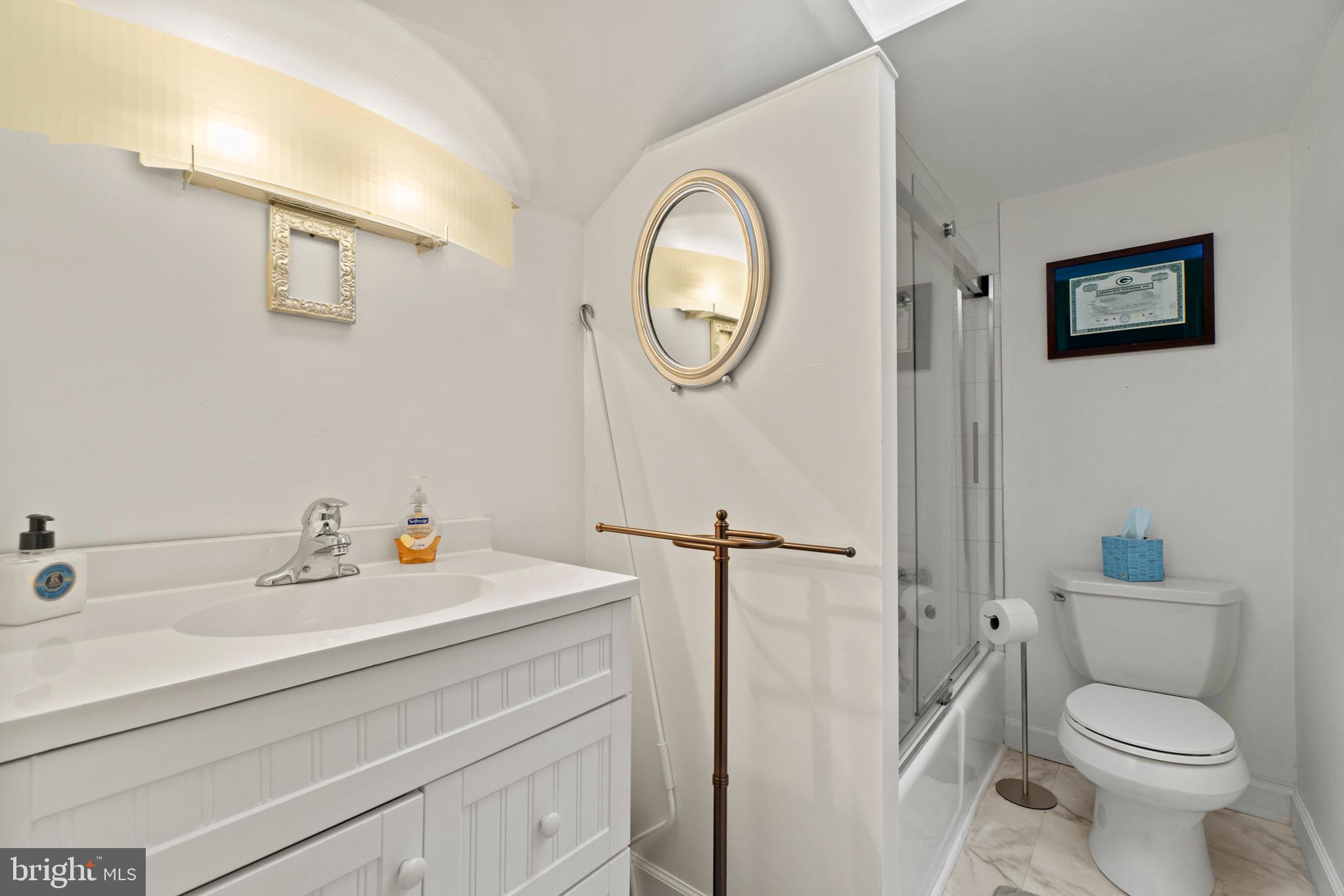 5015 Falls Rd Terrace Baltimore, MD 21210 - Photo 48 of 71 3rd floor full bath