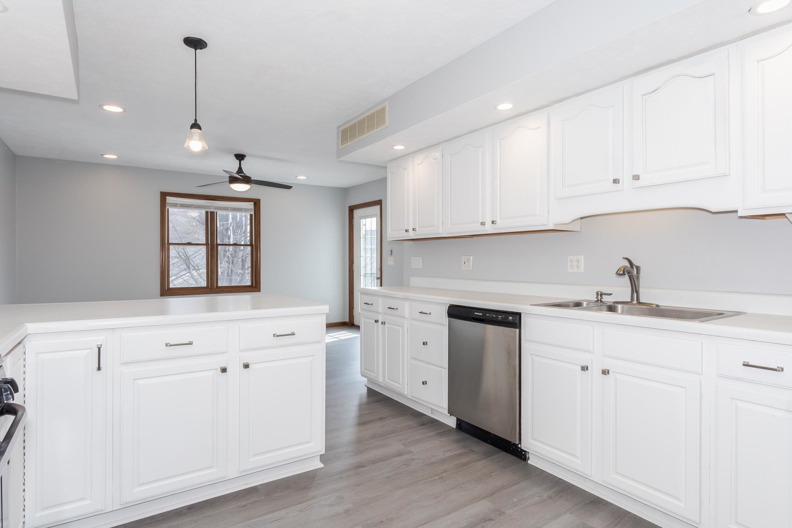 1204 Henry Street Normal, IL 61761 - Photo 9 of 48