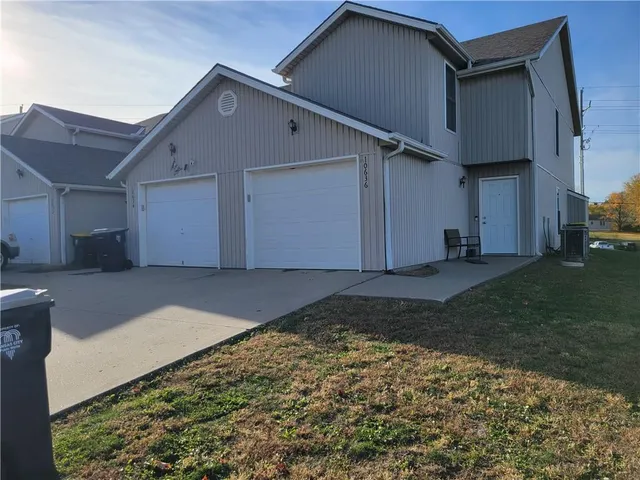 $850,000 | 10630-10636 North Locust Court, Kansas City, MO 64155