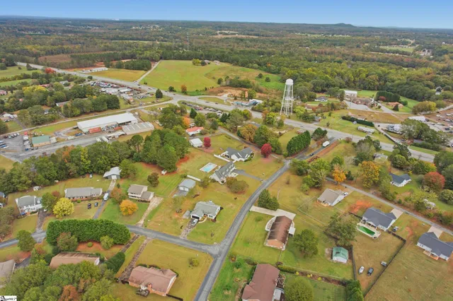 $457,000 | 6 Carolina Oaks Drive, Chesnee, SC 29323