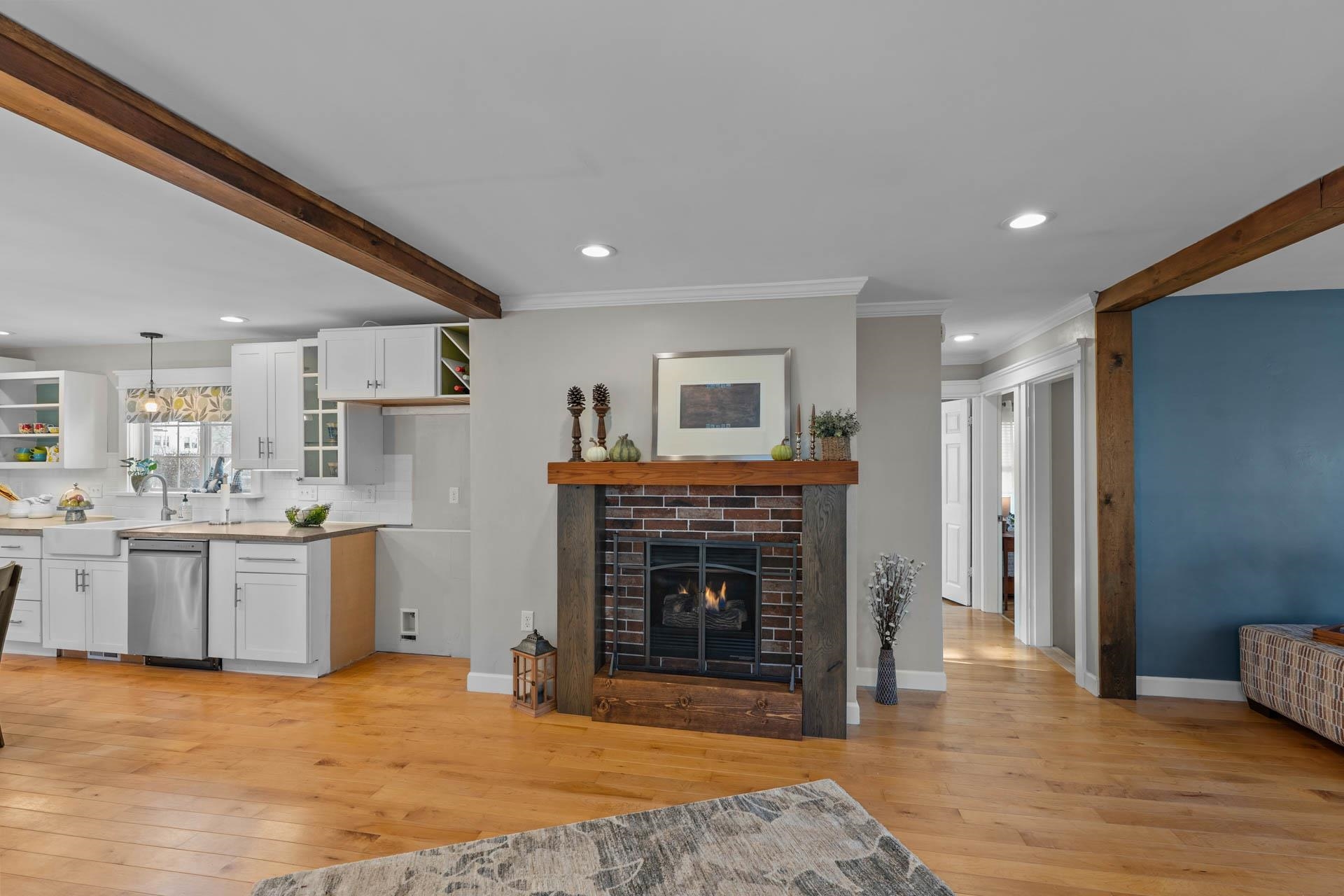 166 Varney Street Manchester, NH 03102 - Photo 4 of 25 Gallery Image 4