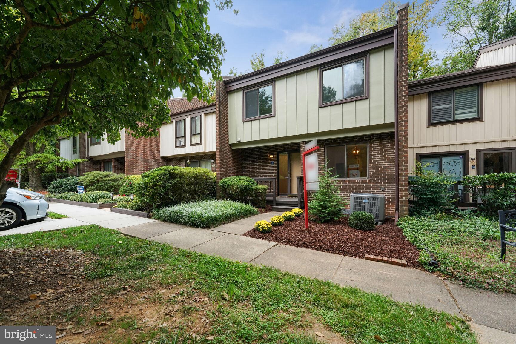 2149 Colts Neck Court Reston, VA 20191 - Photo 2 of 27 Gallery Image 2