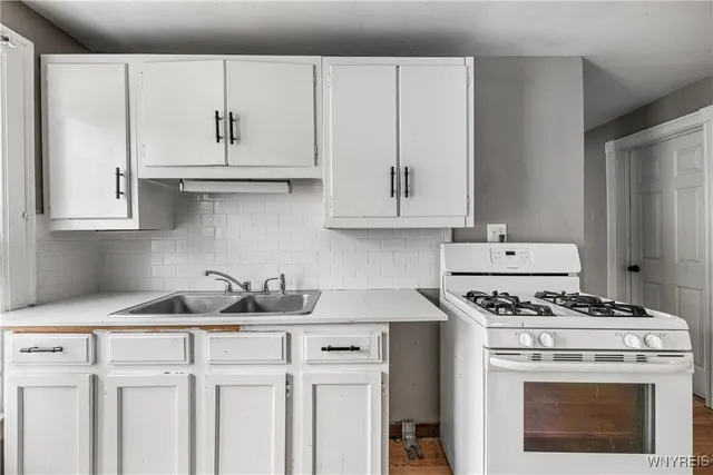 $249,900 | 75 Juniata Place, Buffalo, NY 14210