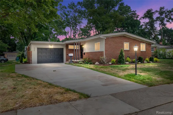 $3,250 | 1050 Brooklawn Drive, Troy, MI 48084