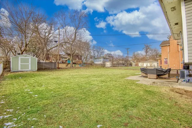 a view of a outdoor space with a house in the background