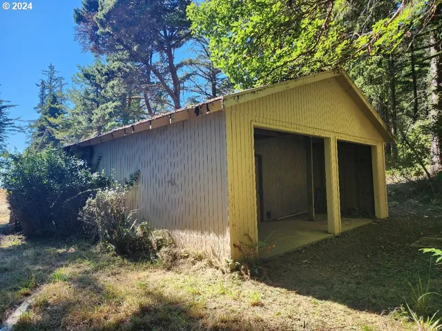 $410,000 | 41565 Highway 101, Port Orford, OR 97465